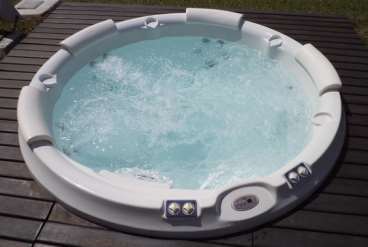 Spa jacuzzi j210