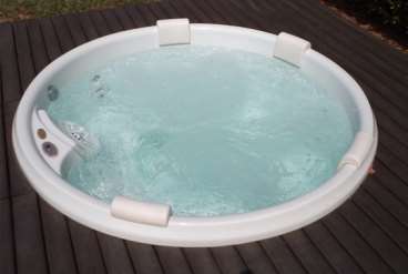 Spa jacuzzi j180