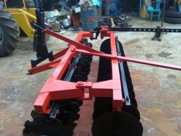 Grade niveladora marca santa izabel de 28 discos