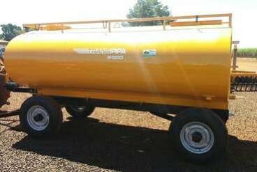 Carreta tanque agricola com bomba nova