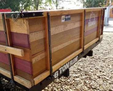 Carreta de madeira 6 toneladas com 2 eixos