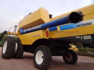 Colheitadeira new holland tc 5090 2011