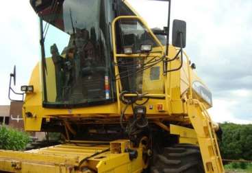 Colheitadeira new holland, tc 57, completa, ano 20