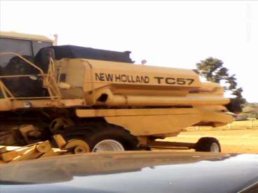 Colheitadeira tc 57 - 99/99 - new holland