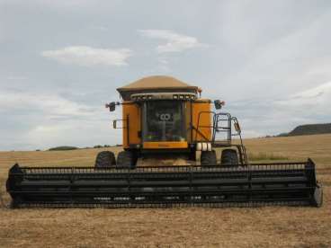 Colheitadeira valtra bc 7500 30 pes ano 2009