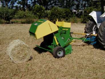 Mini enfardadeira de camara fixa af60 agroforn