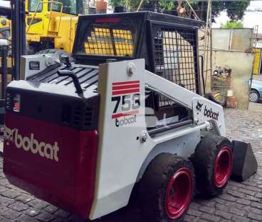 Mini-carregadeira bobcat 753