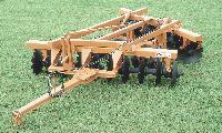 Grade aradora super pesada com pneus controle remo