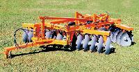 Grade aradora intermediária com pneus controle rem