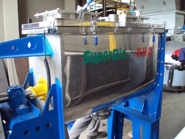 Adubos usando ribbon blender.