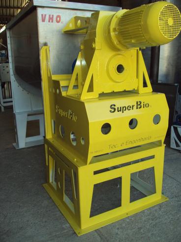 Adubos usando ribbon blender.
