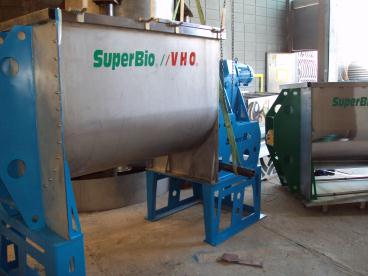 Fabrique adubos usando ribbon blender.