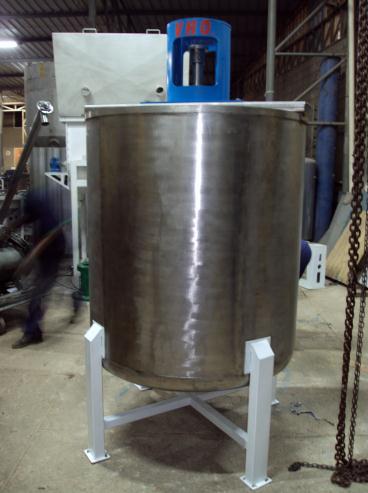 Fabrique adubos usando ribbon blender.