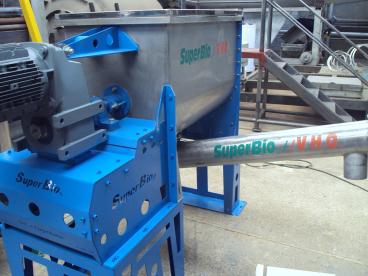 Ribbon blender com rosca transportadora.