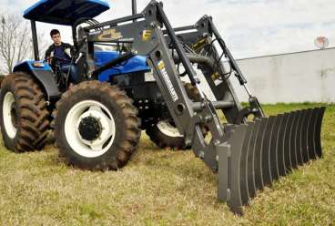 Plaina agrícola autonivelante