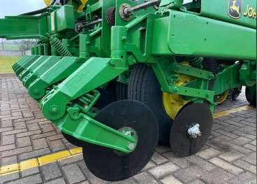 Plantadeira john deere 8 linhas 909ct