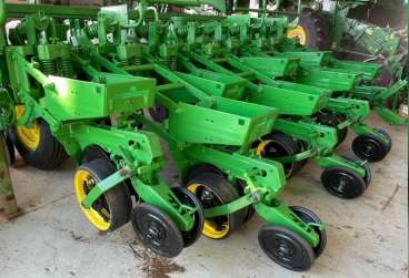 Plantadeira john deere 8 linhas 909ct