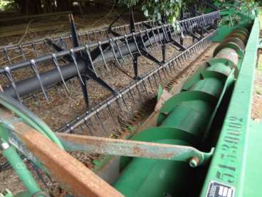 Plataforma de soja john deere 23 pes ano 2003