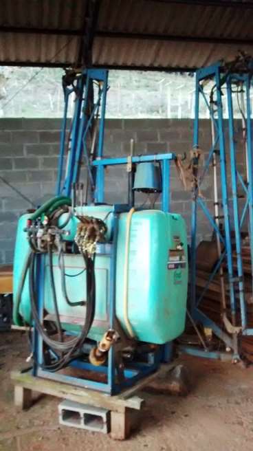 Pulverizadores montana 600 litros 2000