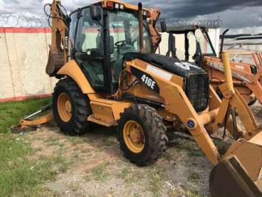 Retroescavadeira caterpillar 416e 4x4 ano 2010