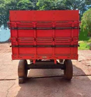 Carreta quatro rodas 9 tonelas