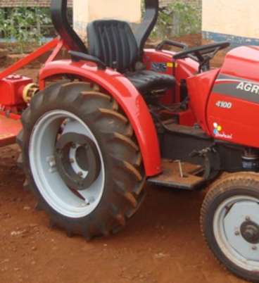 Trator agrale modelo 4100 + rocadeira