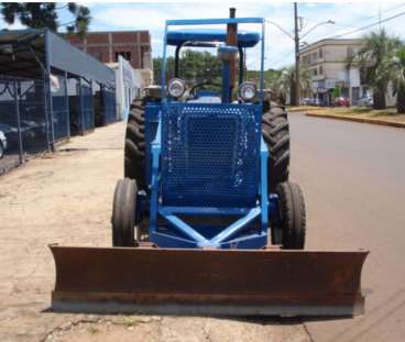 Trator ford 6600 4x2 ano 1983 com lamina frontal