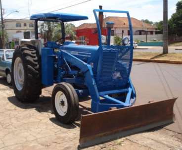 Trator ford 6600 4x2 ano 1983 com lamina frontal t