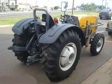 Trator valtra/valmet bf65 4x4 2011 cafeeiro