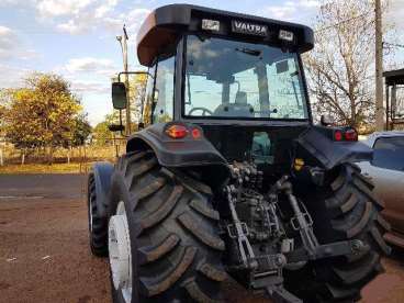 Trator agrícola valtra bm125 4x4, ano 2011