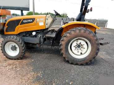 Trator agrícola valtra a750f ano 2014 4x4 fruteiro