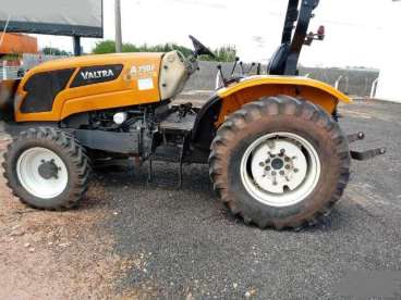 Trator agrícola valtra a750f ano 2014 4x4 fruteiro