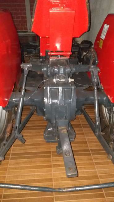 Trator massey fergusson mf. 235 ano 1979