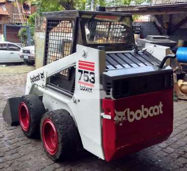 Mini-carregadeira bobcat 753