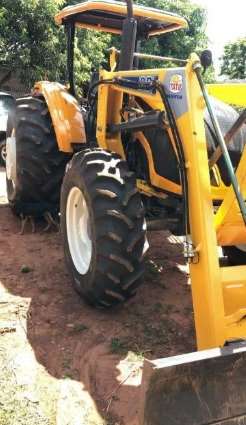 Trator valtra a 134 plataformado com lamina