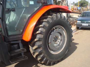 Massey ferguson 4283 4x4 ano 2010 gabinado