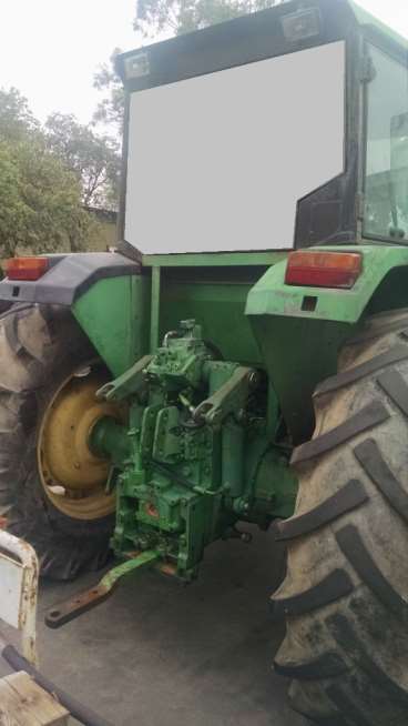 Trator john deere verde